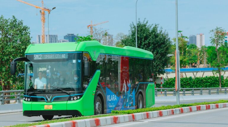 Viitorul transportului public: Autobuzele electrice în acțiune